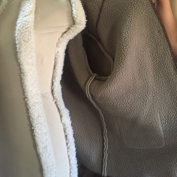 Fleece Button Hood Sweater Christmas Cabin Winter - Picture 8 of 8